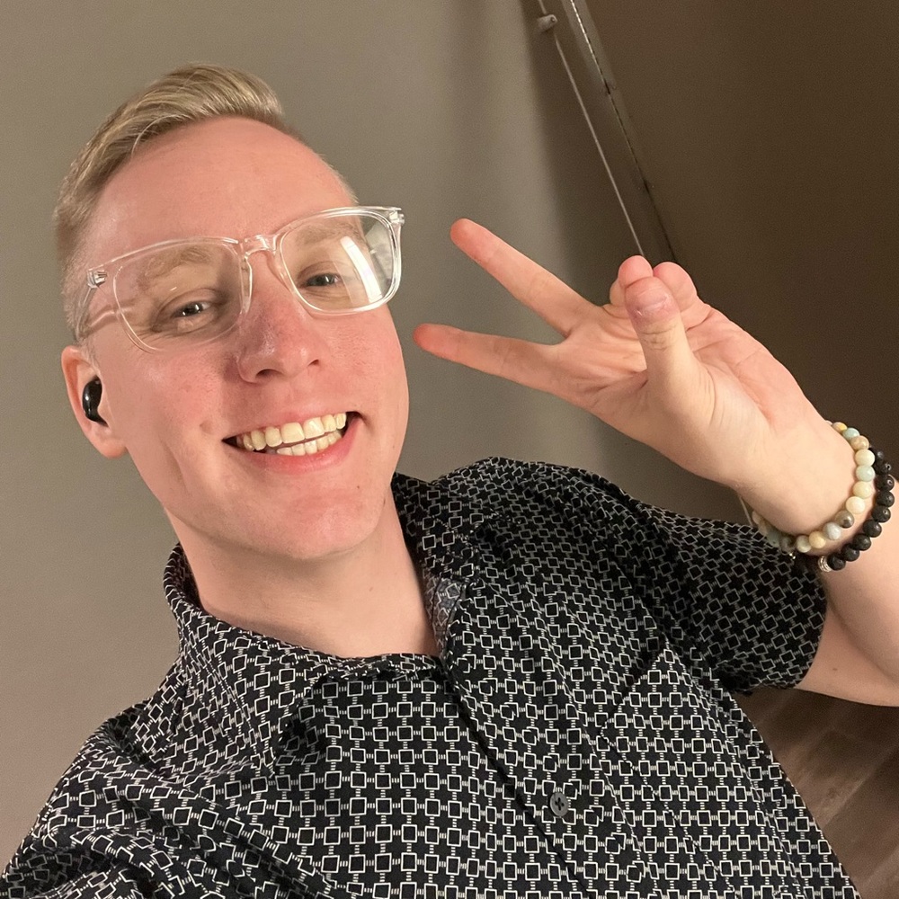 Meet your Posher, Casey